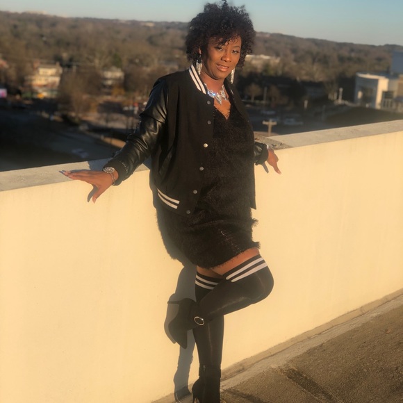 Clothing - Picture 6 of 7